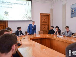 Сенкевич встретился с молодежью и решил объявить конкурс на должность начальника профильного управления