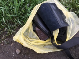 На украино-румынской границе пограничники нашли пакет с оружием