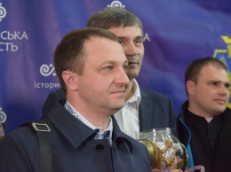 Нардеп Креминь выразил надежду, что Благодатный огонь поможет открыть николаевский аэропорт