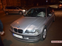 В Николаеве участник пьяной драки выскочил на дорогу - и угодил под BMW