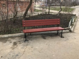 В Заводском районе Николаева установили 35 новых скамеек и 13 урн для мусора