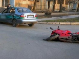 На выходных в Покровске произошло ДТП: мотоциклист не справился с управлением