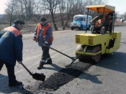 В области начался ремонт дорог, соединяющих Бердянск с Запорожьем