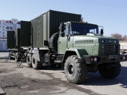 Курсантам Военной академии Одессы продемонстрировали мобильный банно-прачечный комплекс, разработанный для АТО