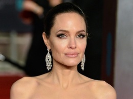 Анджелина Джоли не одобряет новую девушку Брэда Питта (ФОТО)