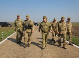 Полторак на Николаевщине проверил боевую готовность 56-й отдельной мотопехотной бригады
