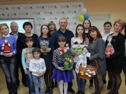 Вилкул вручил призы победителям конкурса«Пасхальное чудо», который провел Фонд «Украинская Перспектива»
