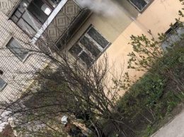 В Кременчуге неизвестный во время курения случайно поджег чужой балкон (ФОТО)