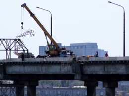 Многострадальный новый мост поремонтируют коммунальщики