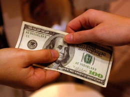 Недолго счастье длилось: курс доллара резко огорошил украинцев