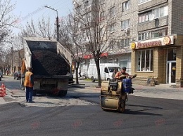 В Бердянске продолжается текущий ремонт дорог