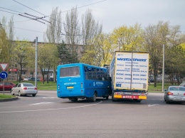 ДТП в Днепре: на дороге столкнулись грузовое авто и маршрутка