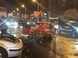 ДТП на Маршала Жукова: машина врезалась в другую и загорелась