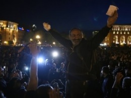 В Армения объявили о начале "бархатной революции"