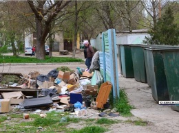 Мы обрастаем мусором: керчане жалуются на свалку рядом с медучреждением