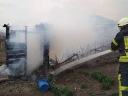 В частном дворе на Луганщине произошел пожар