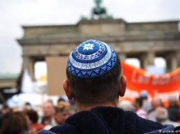 В Берлине совершено антисемитское нападение на двух мужчин в кипах
