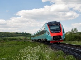 Единственный дизель-поезд УЗ "Обрий" перевез 220 тыс. пассажиров за 2,5 года