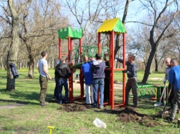 В парке поселка Химзавод появилась новая детская площадка