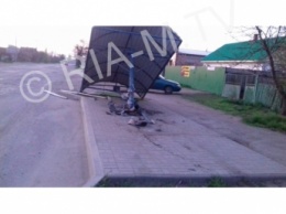 Водитель, сбивший остановку общественного транспорта, «попал» на 40 тысяч гривен (фото)