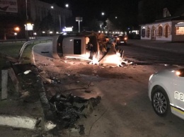 В Первомайске Mercedes влетел в отбойник: пострадали два человека