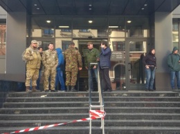 Харьковские активисты добиваются сноса опасной АЗС (ФОТО)