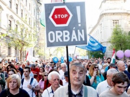 Десятки тысяч венгров протестуют против результатов выборов