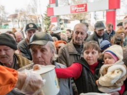 "Зато без "биндер": Свежие фото оккупированного Донецка вызвали бурное обсуждение в сети