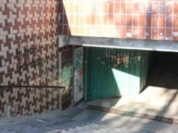 «Забор» в подземном переходе Чернигова - это «кладовка» арендатора
