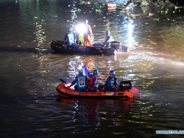 В Китае столкнулись "драконьи" лодки, 17 человек погибло