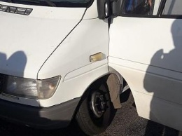 Маршрутка, следовавшая в Бердянск с пассажирами, потеряла на ходу колесо