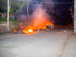 Пожар в Днепре: в частном секторе неизвестные подожгли мусорные контейнеры