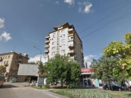В Запорожье молодой парень на руках вынес из горящей квартиры свою мать, которая серьезно больна и прикована к постели