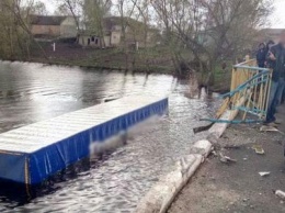 Дважды смертельное ДТП в Черниговской области Фура сбила велосипедистку и утонула в реке