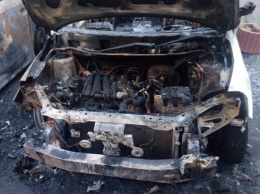 Одесса: возле многоэтажного дома на Говорова сгорели 4 машины
