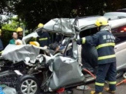 В Северной Корее автобус упал с моста, погибли 36 человек