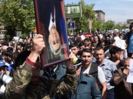 Бархатная революция в Армении: военные перешли на сторону протестующих