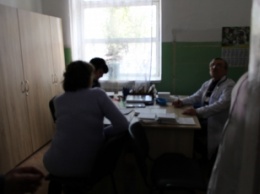 Областным врачам, которые организовали прием пациентов в Мирном, отрубили свет (фото)