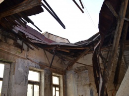Дом, в котором Гоголь писал второй том "Мертвых душ", стремительно разрушается: упавшая крыша пробила пол второго этажа