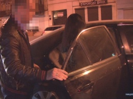 Полицейские поймали в центре Одессы 13 молодых проституток и побеседовали с ними