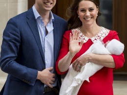Принц Уильям и герцогиня Кэтрин впервые показали сына
