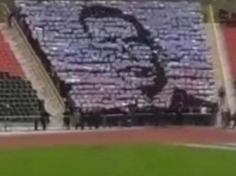 В Донецке школьники выложили портрет Захарченко на стадионе