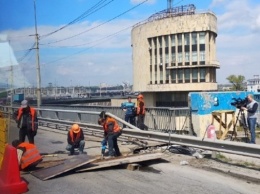 Фотофакт: На плотине ДнепроГЭС начался ремонт