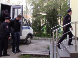 В Белогорском районе полицейские задержали подозреваемых в совершении серии краж из автомобилей