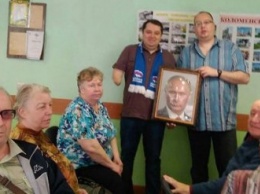 Слепым россиянам дали пощупать Путина