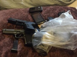 Полиция нашла у николаевца, который входил в состав ОПГ, боевую гранату, шесть пистолетов и каннабис, - ФОТО