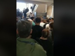 Митингующих за отставку Буряка не пускают на сессию горсовета (Видео)