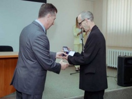 В Днепре ликвидатором аварии на ЧАЭС вручили памятные часы и медали
