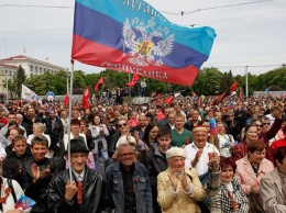 Власти "ЛНР" сгоняют людей на майские митинги по примеру прошлых лет