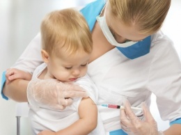 Умер сразу после укола: в Украине прививка унесла жизнь еще одного младенца